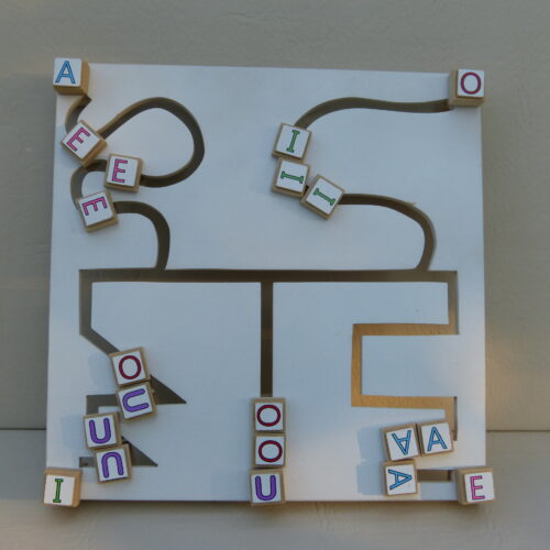 LABERINTO DE NUMEROS Y VOCALES 29 X 33CM 040